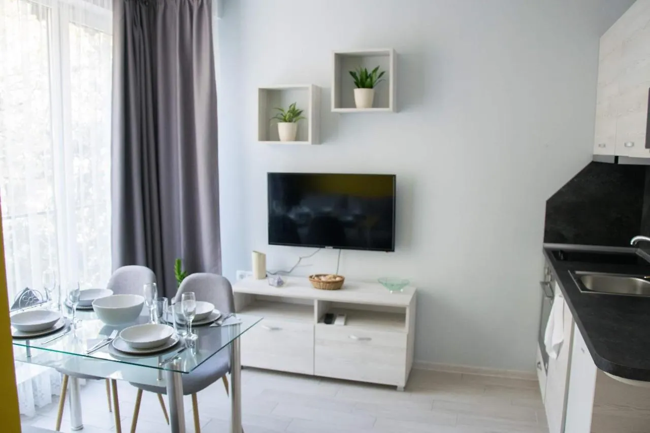 Apartments Siyana Warna 0*,